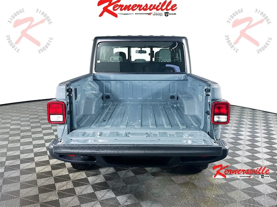 2026 Jeep JT Gladiator - Image 16 of 21