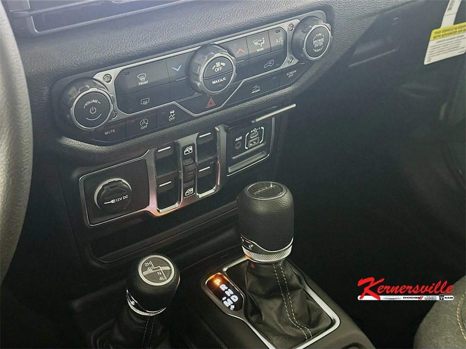2026 Jeep JT Gladiator - Image 15 of 21