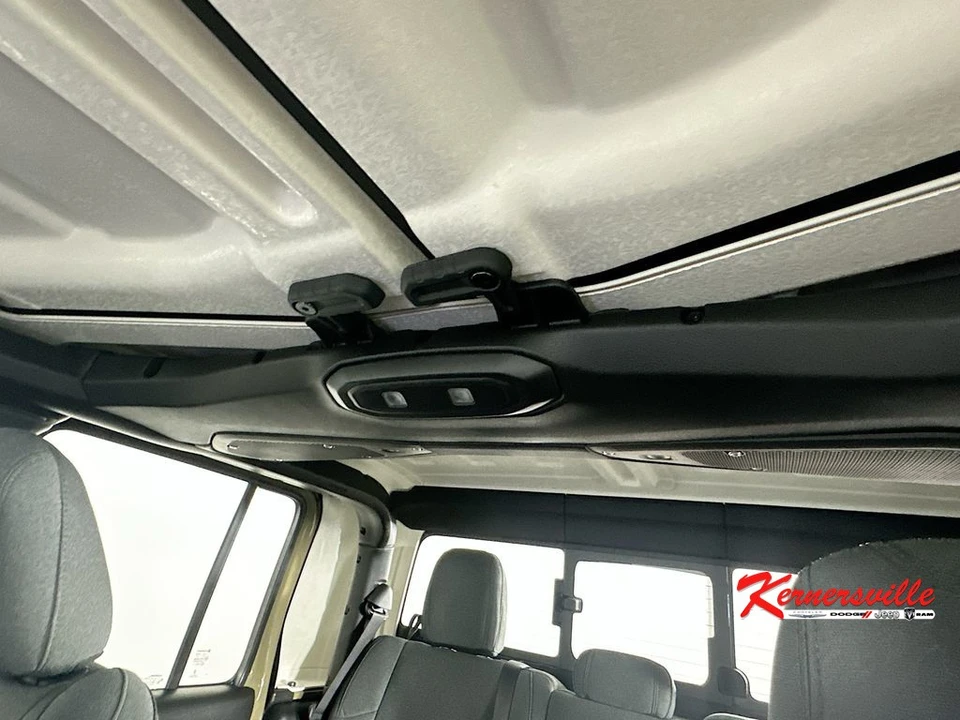 2026 Jeep JT Gladiator - Image 14 of 21