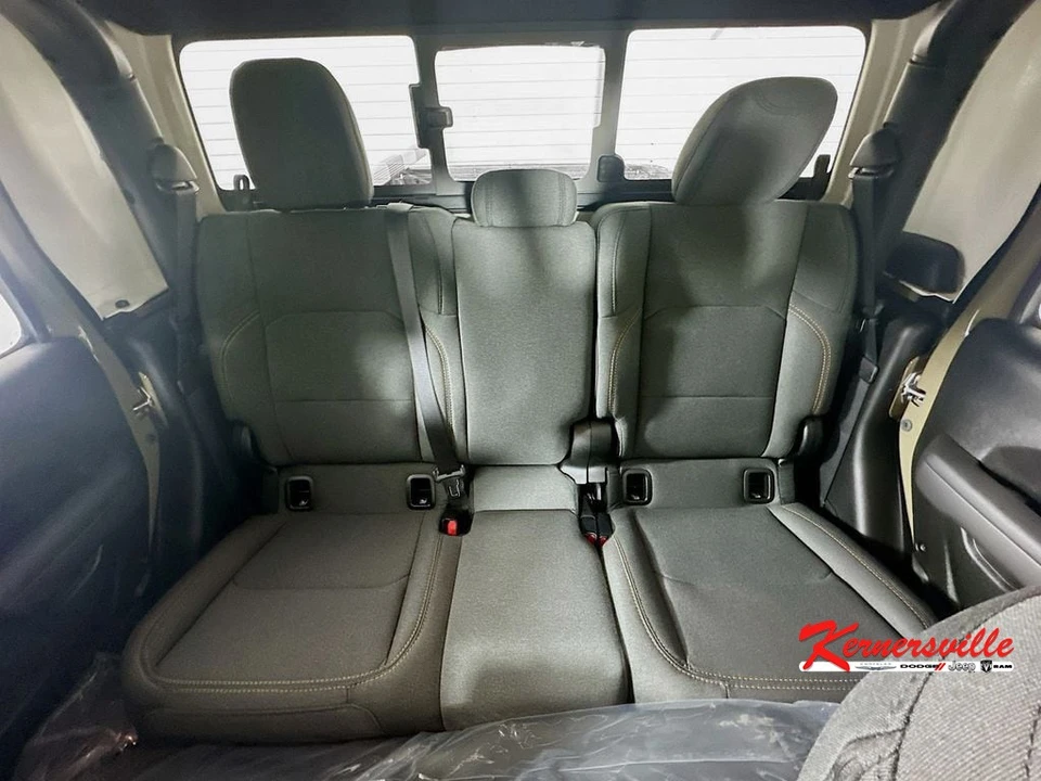 2026 Jeep JT Gladiator - Image 10 of 12