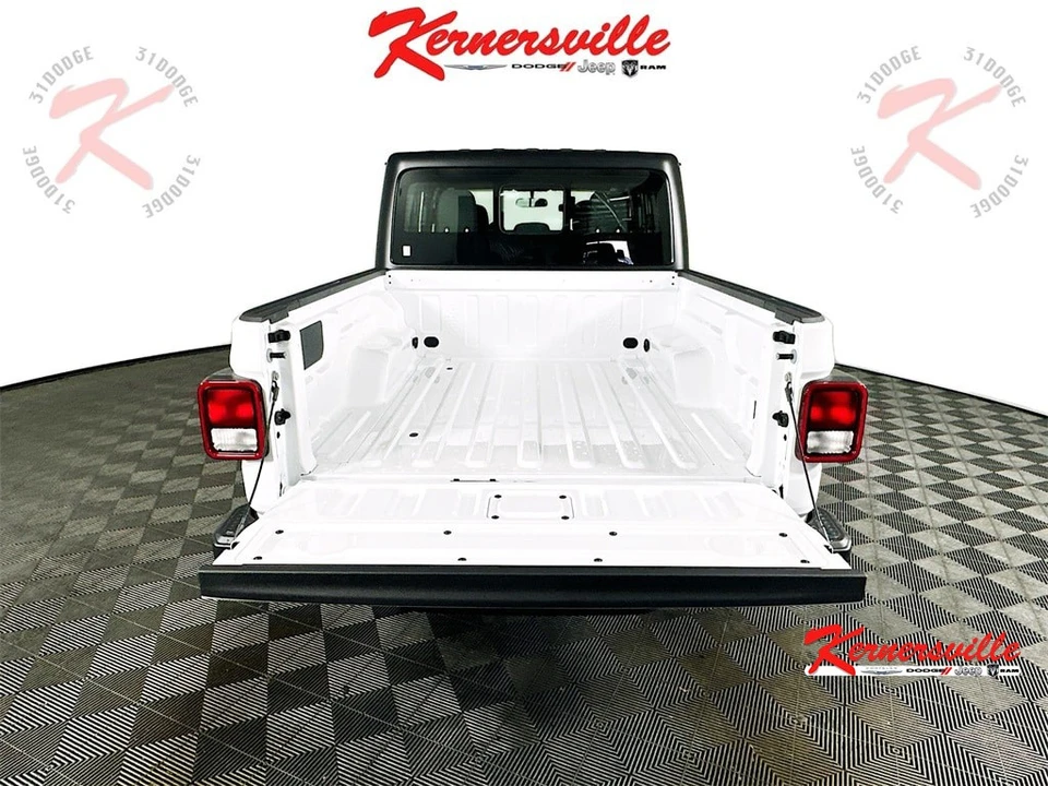 2026 Jeep JT Gladiator - Image 16 of 21