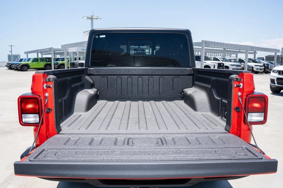 2026 Jeep JT Gladiator - Image 9 of 20