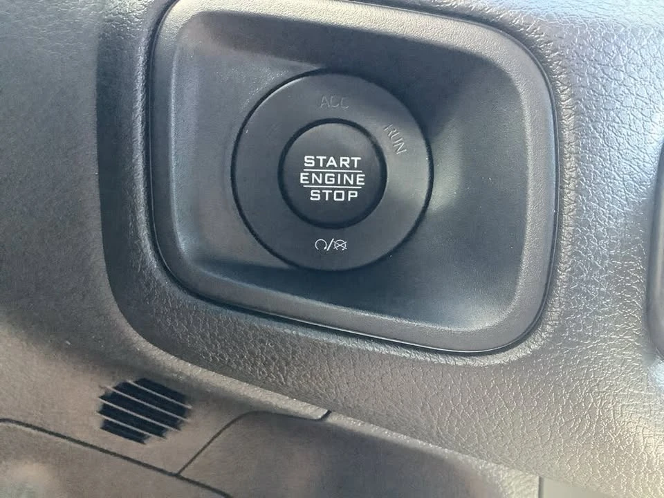 2026 Jeep JT Gladiator - Image 15 of 20