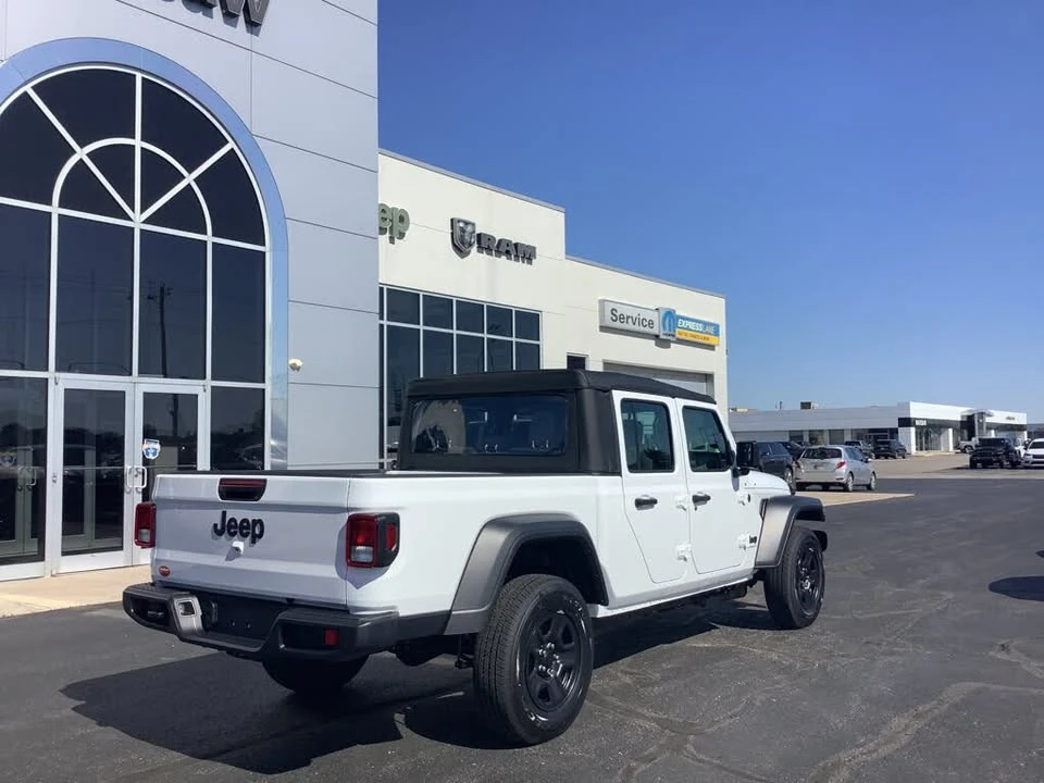 2026 Jeep JT Gladiator - Image 5 of 20