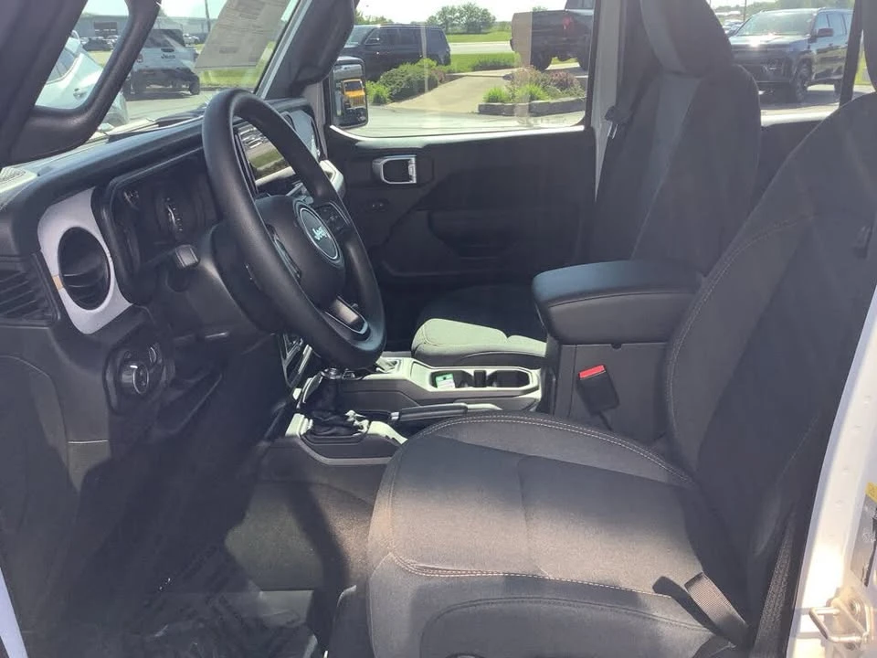 2026 Jeep JT Gladiator - Image 13 of 20
