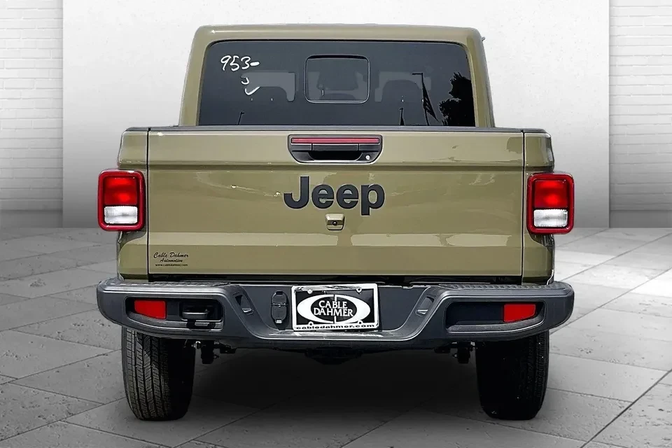 2026 Jeep JT Gladiator - Image 4 of 9
