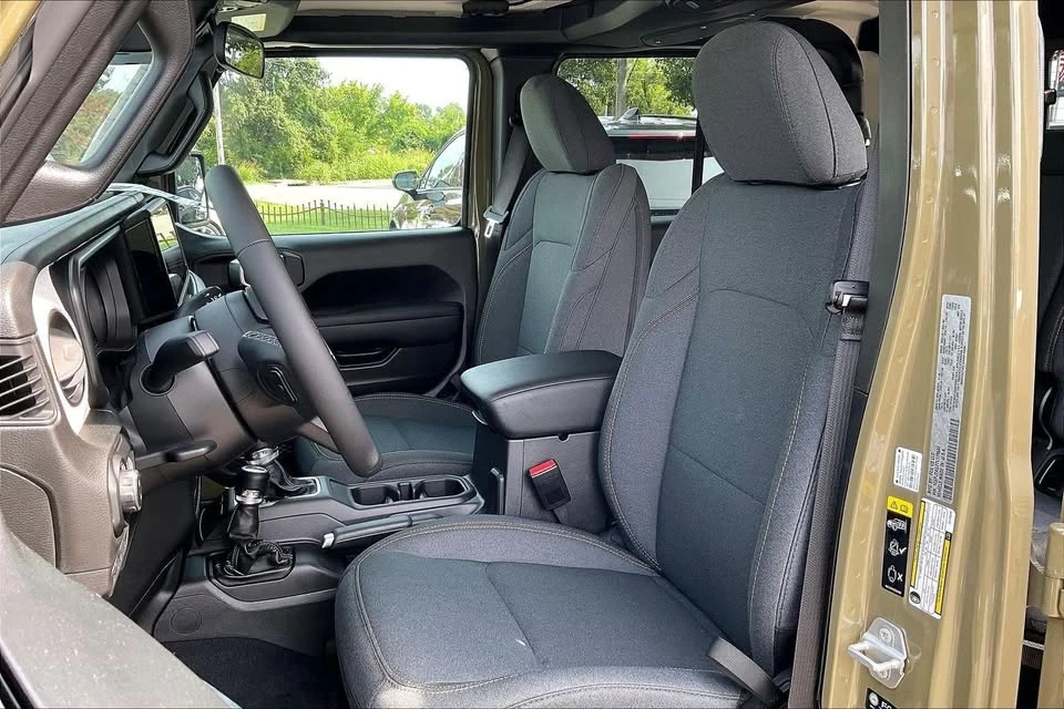 2026 Jeep JT Gladiator - Image 8 of 9