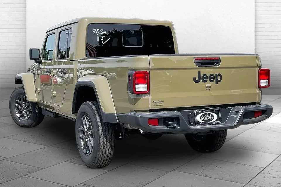 2026 Jeep JT Gladiator - Image 3 of 9