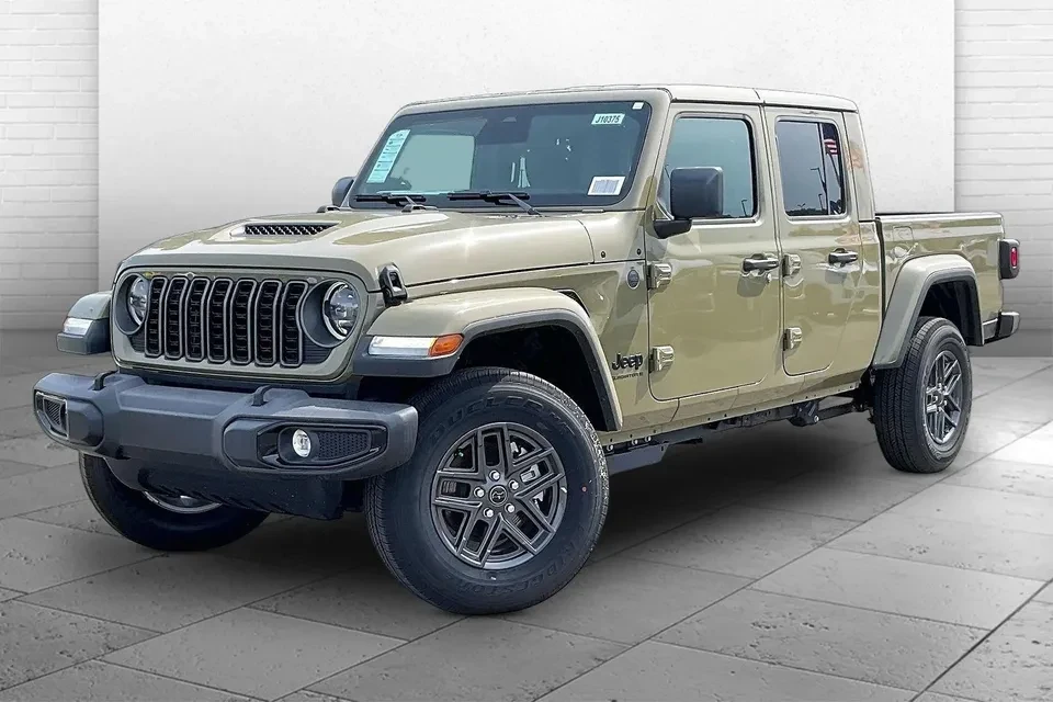 2026 Jeep JT Gladiator - Image 2 of 9