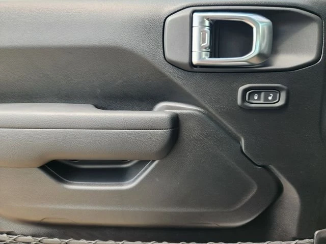 2026 Jeep JT Gladiator - Image 17 of 20