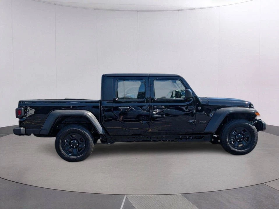 2026 Jeep JT Gladiator - Image 8 of 10