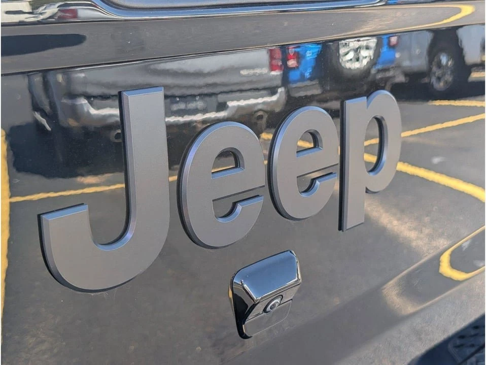 2026 Jeep JT Gladiator - Image 6 of 10