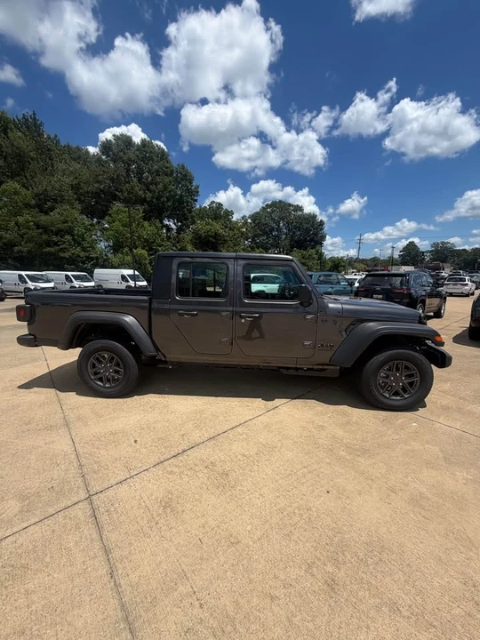 2026 Jeep JT Gladiator - Image 3 of 8