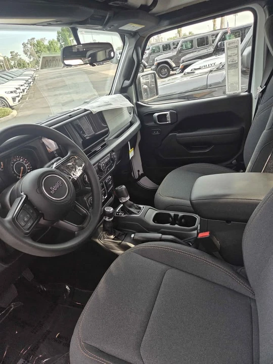 2026 Jeep JT Gladiator - Image 5 of 9