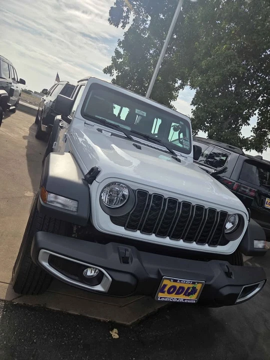 2026 Jeep JT Gladiator - Image 8 of 9