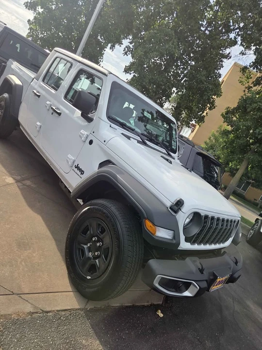 2026 Jeep JT Gladiator - Image 9 of 9