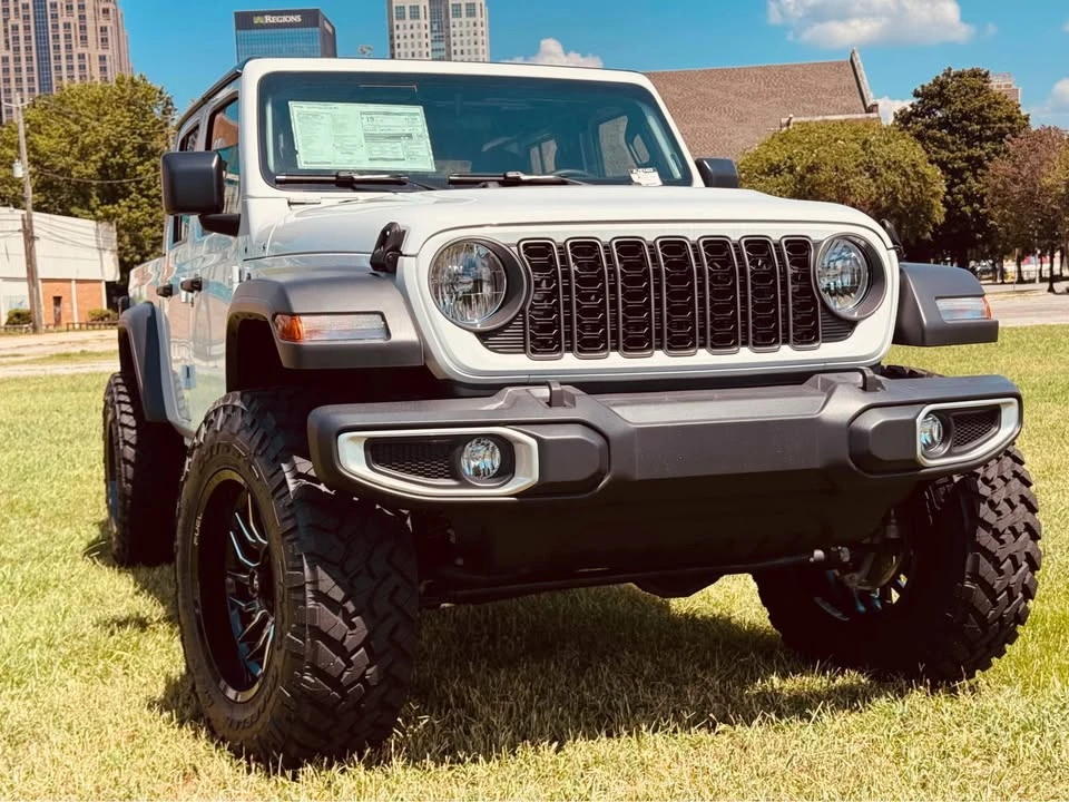 2026 Jeep JT Gladiator - Image 2 of 6