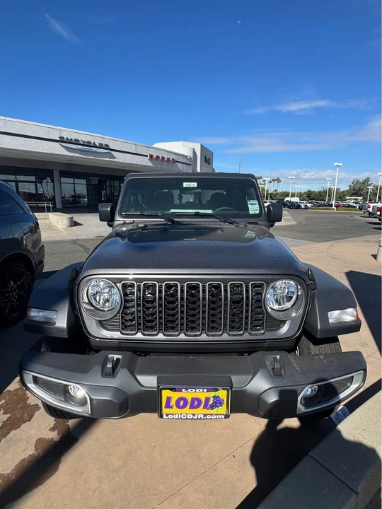 2026 Jeep JT Gladiator - Image 3 of 4