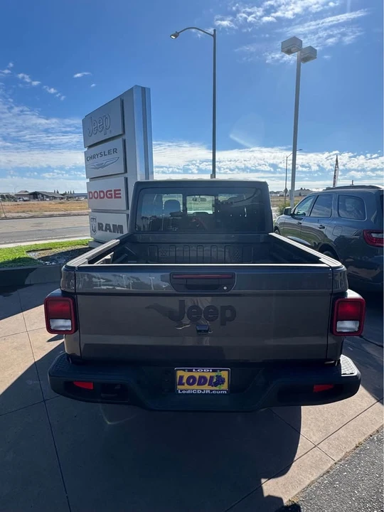 2026 Jeep JT Gladiator - Image 4 of 4
