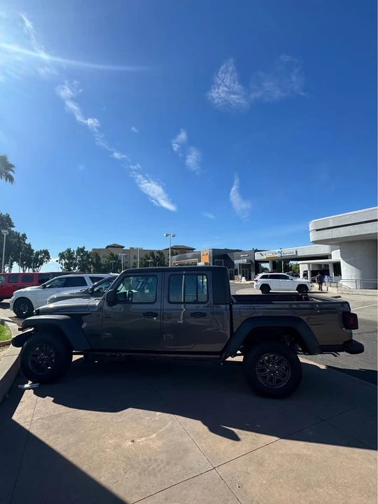 2026 Jeep JT Gladiator - Image 2 of 4