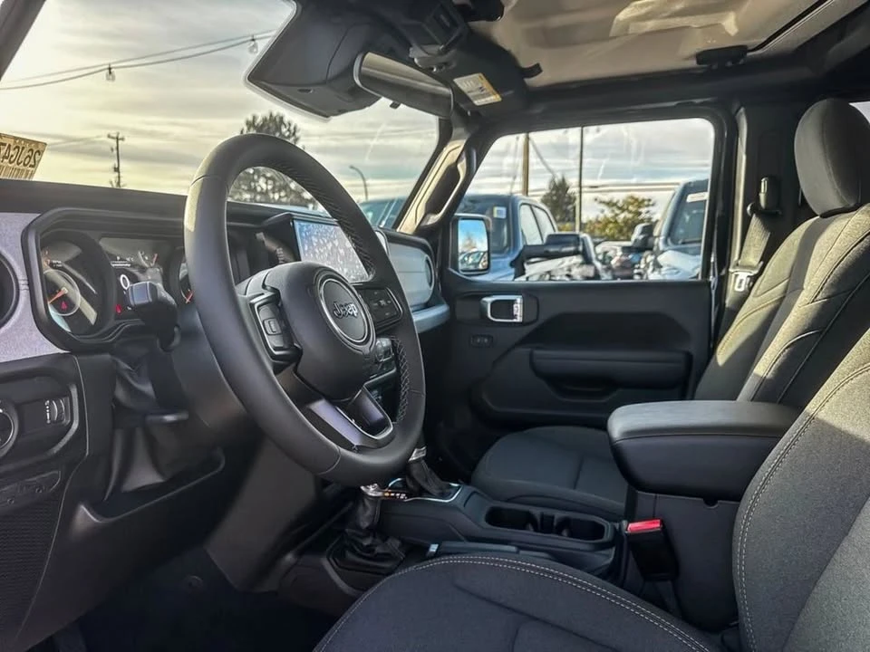 2026 Jeep JT Gladiator - Image 13 of 20