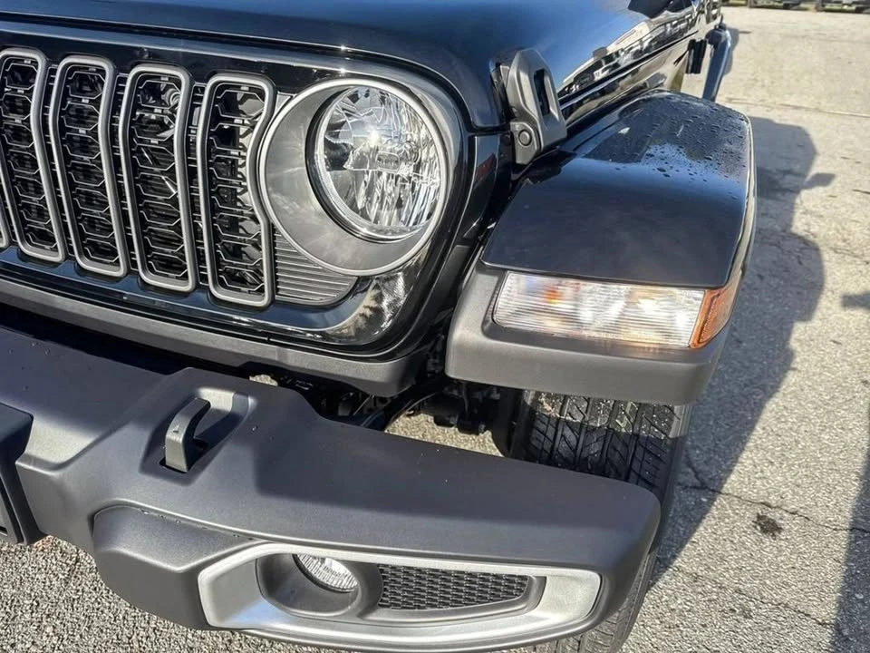 2026 Jeep JT Gladiator - Image 8 of 20
