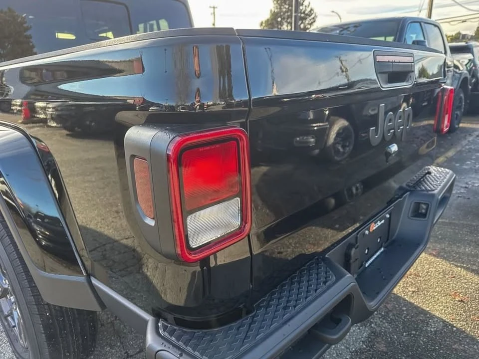 2026 Jeep JT Gladiator - Image 11 of 20