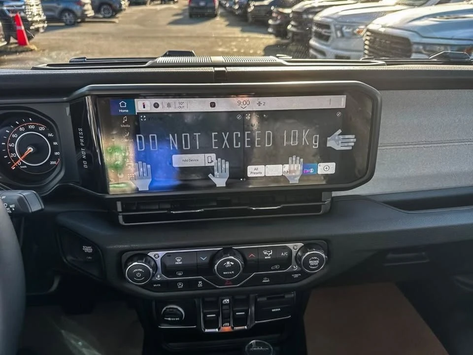 2026 Jeep JT Gladiator - Image 19 of 20