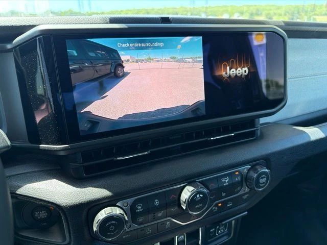 2026 Jeep JT Gladiator - Image 15 of 20