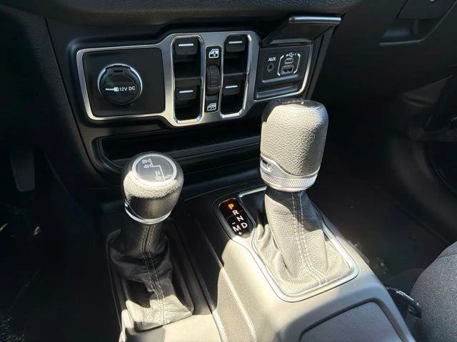 2026 Jeep JT Gladiator - Image 17 of 20