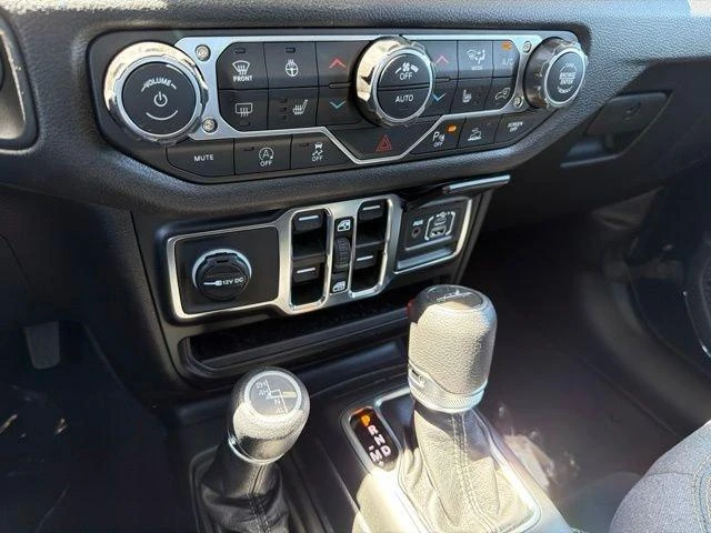 2026 Jeep JT Gladiator - Image 16 of 20