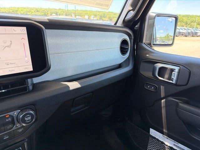 2026 Jeep JT Gladiator - Image 19 of 20