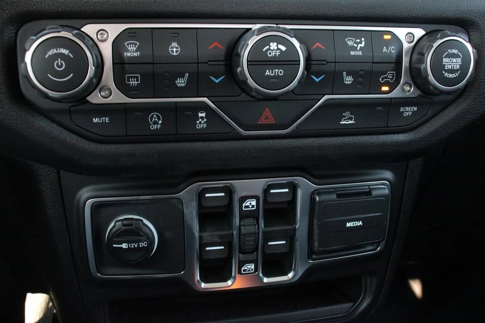 2026 Jeep JT Gladiator - Image 19 of 20