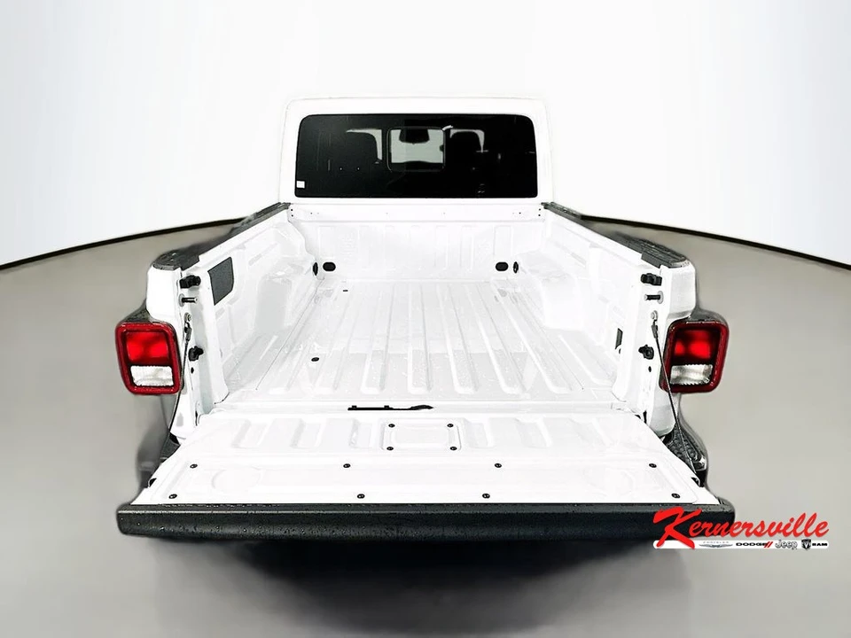 2026 Jeep JT Gladiator - Image 16 of 21
