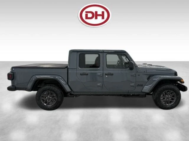 2026 Jeep JT Gladiator - Image 2 of 24