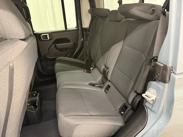 2026 Jeep JT Gladiator - Image 19 of 24