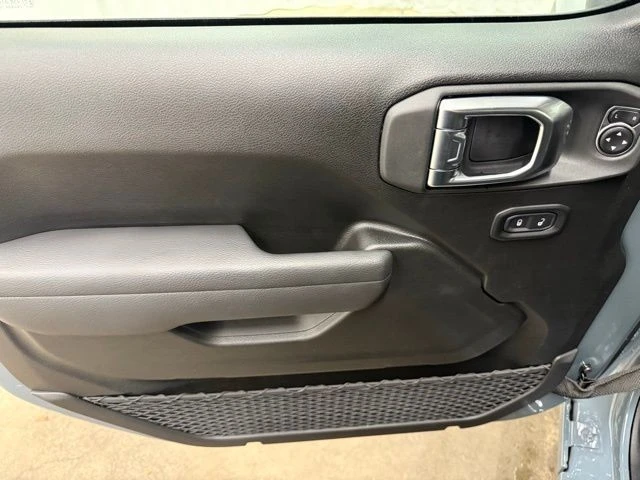 2026 Jeep JT Gladiator - Image 14 of 24