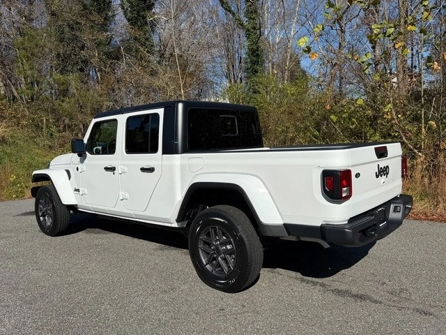 2026 Jeep JT Gladiator - Image 10 of 21