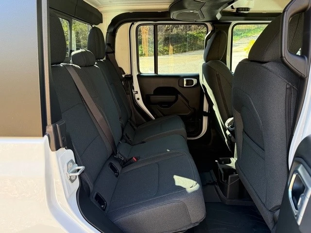 2026 Jeep JT Gladiator - Image 18 of 21