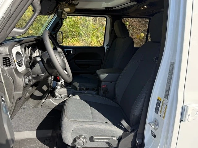 2026 Jeep JT Gladiator - Image 13 of 29