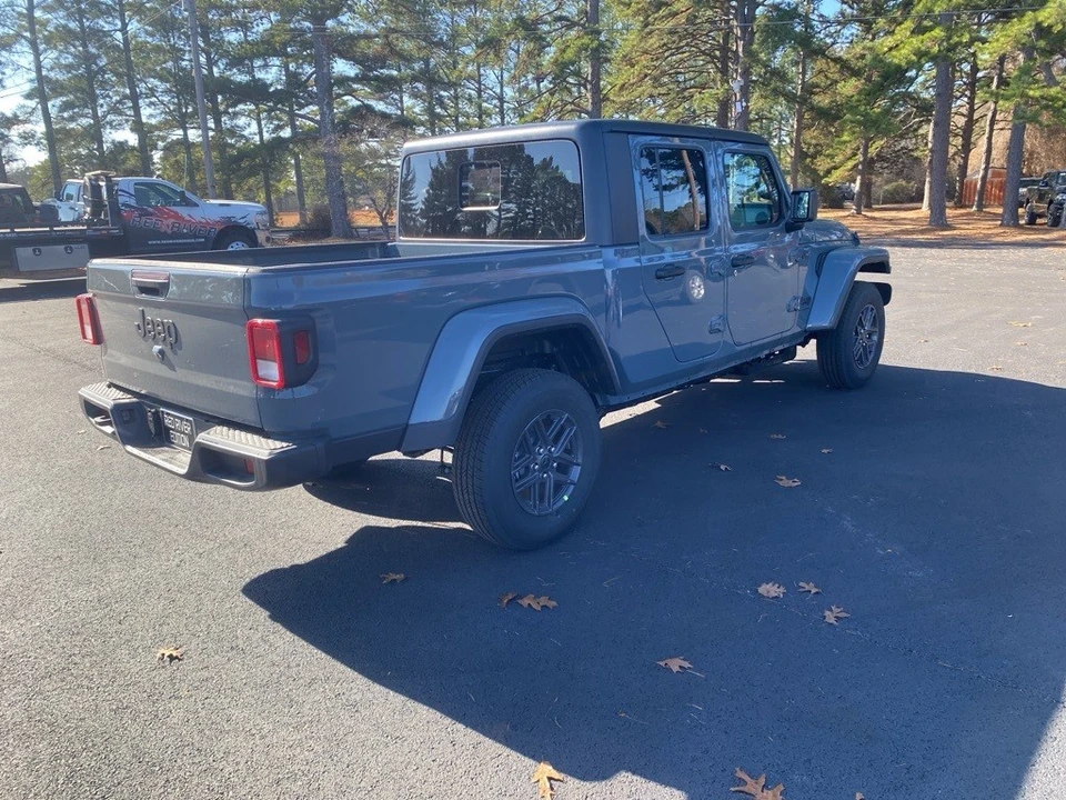 2026 Jeep JT Gladiator - Image 5 of 12