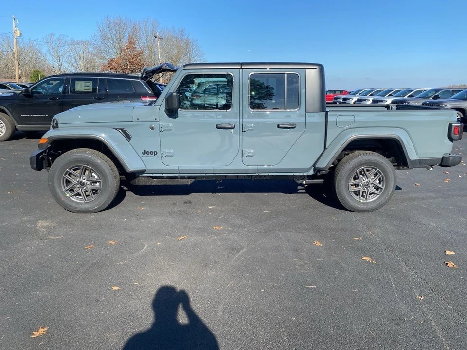 2026 Jeep JT Gladiator - Image 8 of 12