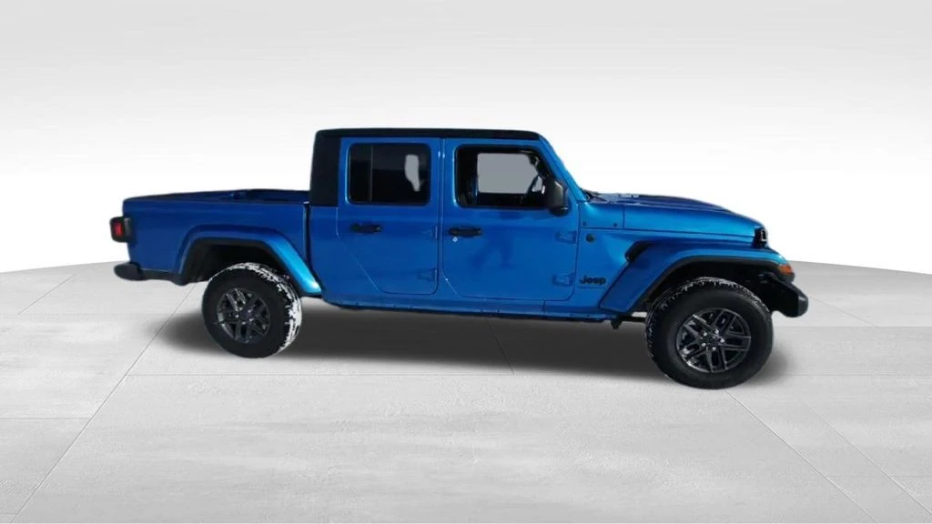 2026 Jeep JT Gladiator - Image 9 of 21