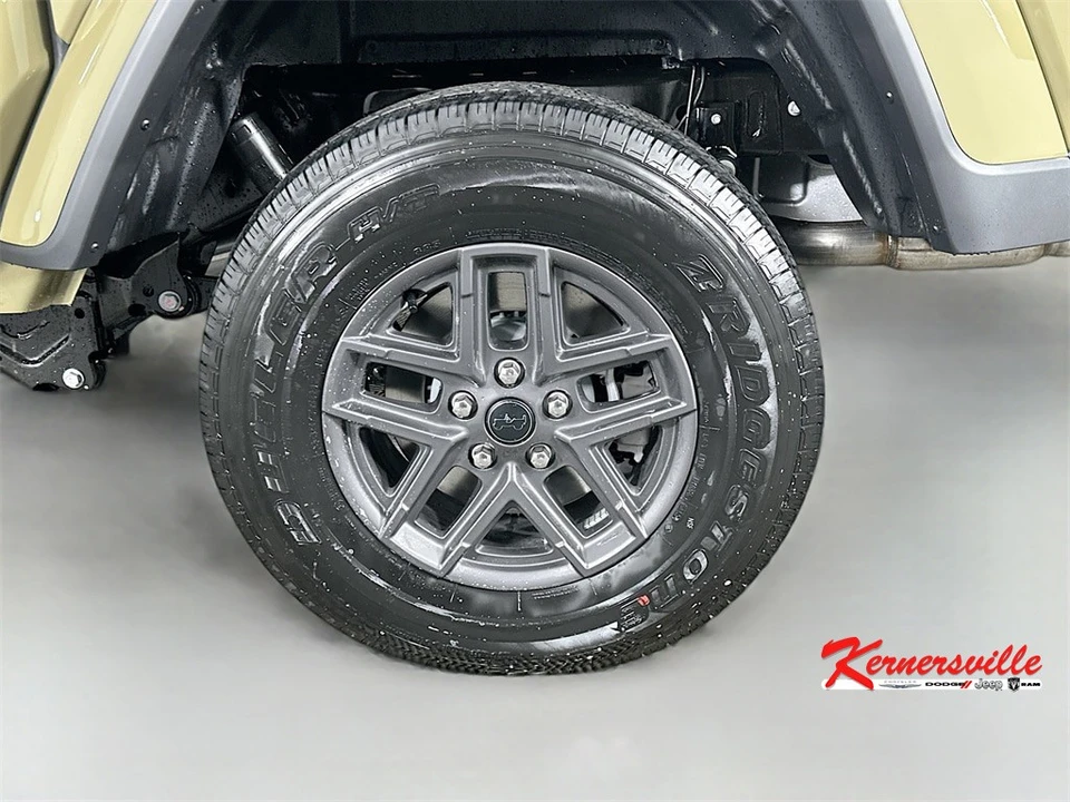 2026 Jeep JT Gladiator - Image 17 of 21