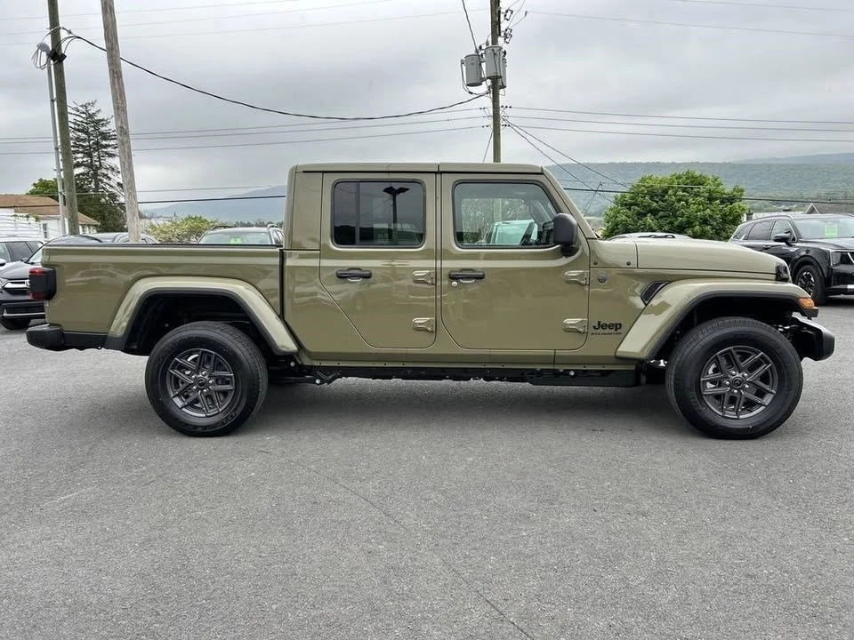 2026 Jeep JT Gladiator - Image 4 of 5