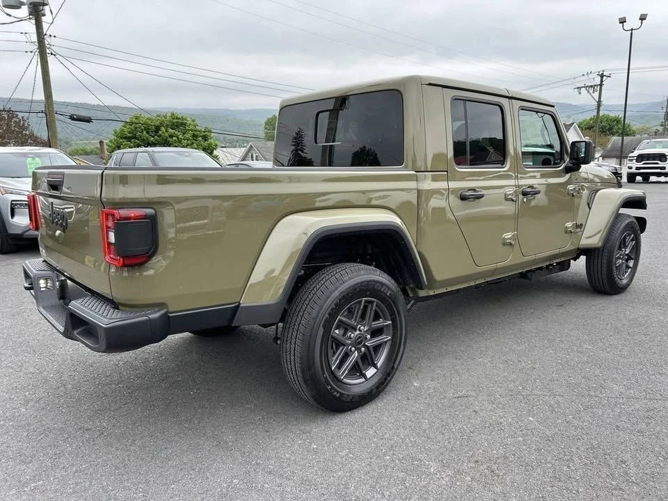 2026 Jeep JT Gladiator - Image 5 of 5
