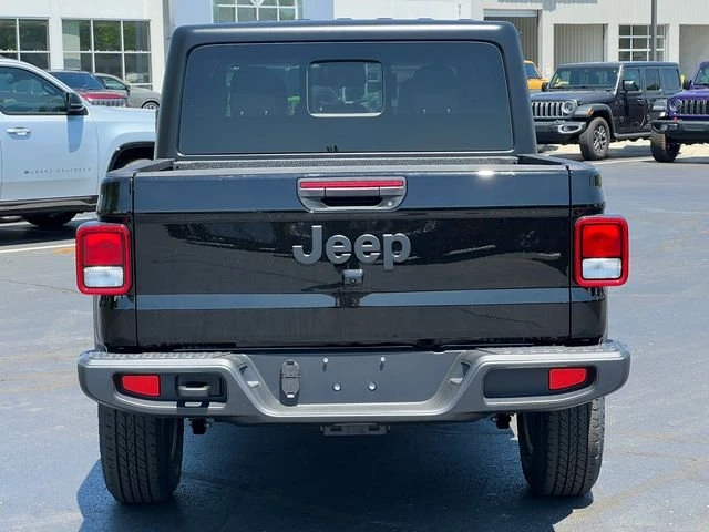 2026 Jeep JT Gladiator - Image 17 of 18