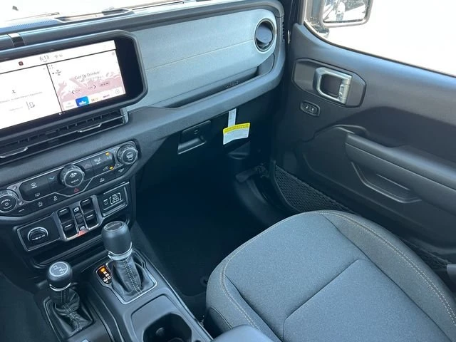 2026 Jeep JT Gladiator - Image 14 of 18