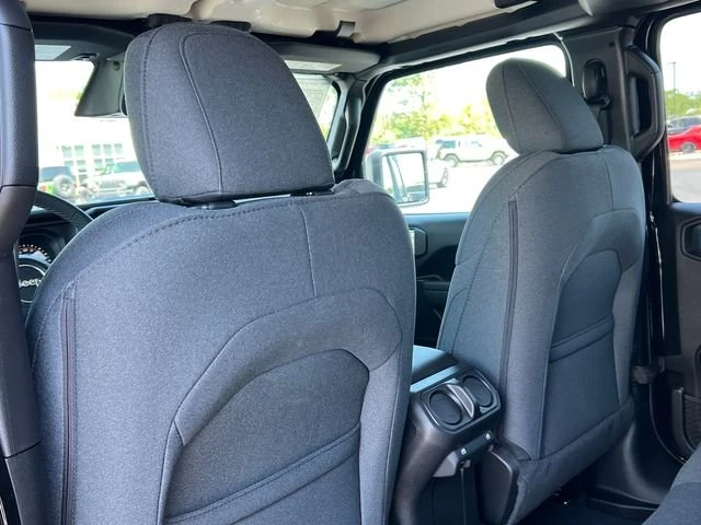2026 Jeep JT Gladiator - Image 15 of 18