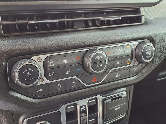 2026 Jeep JT Gladiator - Image 10 of 20